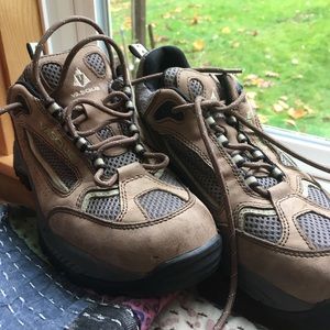 Vasque hiking boots women’s 9.5